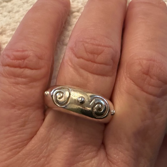 Sterling silver ring. - Picture 2 of 7